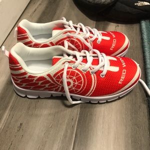red wings tennis shoes